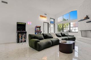 Waterfront House - Arcades, Tiki & Firepit, Golf - 1