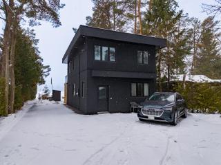 Luxury Lakefront with Sauna & EV - 9