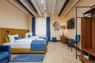 Oysters & Bubbles Gastro Hotel. Rynok square - 3