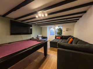 Perfect House for Group Getaways - Sleeps 14 - 4BR - 0