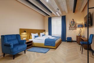 Oysters & Bubbles Gastro Hotel. Rynok square - 9