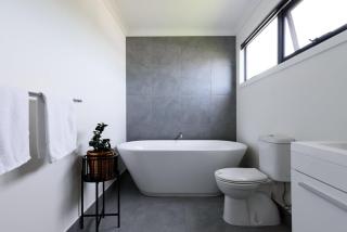 Modern Newnham Retreat - 5