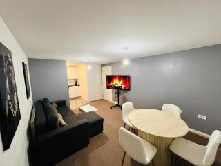 Middlesbrough Spacious Flat With 2-Bedrooms - 2 Bathrooms -Free Parking & WiFi - 9