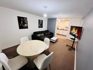 Middlesbrough Spacious Flat With 2-Bedrooms - 2 Bathrooms -Free Parking & WiFi - 8