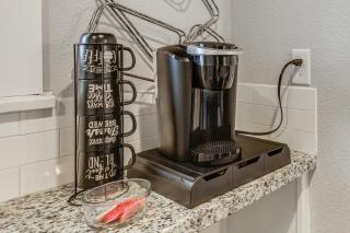 Apt Near Hermann Park and TMC - Free Parking Spot! - 3