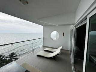 Stunning ocean views and direct beach access - 8