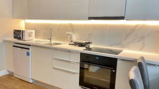 Diamond Elegant Apartment-Centre View - 9