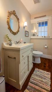 The Farmhouse Manor B&B - 7