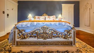 The Farmhouse Manor B&B - 3