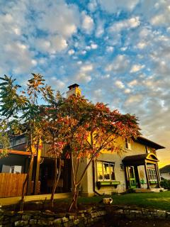 The Farmhouse Manor B&B - 9