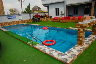 Luxe Skyside Hotel - 7