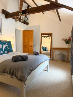 Penthouse Retreat - 2 bed flat, sleeps 4 - Brampton Town Centre, Hadrians Wall - 2
