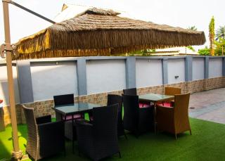 Luxe Skyside Hotel - 3