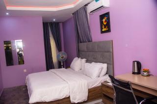 Luxe Skyside Hotel - 5