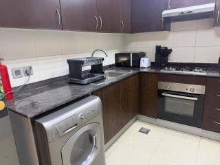 Modern 1BR private parking near Cleveland hospital - 2