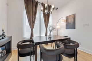 Elegant 3BR Stay 2 5 Baths Soothing Hot Tub - 8