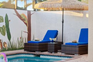 Tropical Owl Oasis - 2