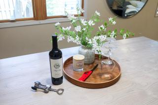 Walk to beach and downtown Lake Geneva! - 7