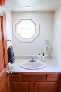 Walk to beach and downtown Lake Geneva! - 4