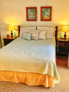 HonkeyTonk Hideaway, Walkable to Everything! - 9