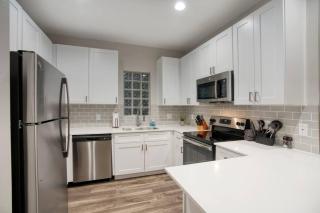 Modern 3-BR Condo near Kierland Commons - 1