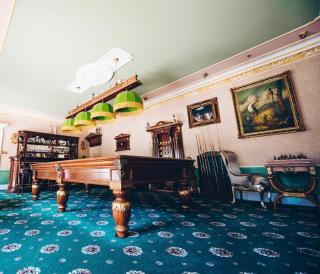 Traditional Log Cabin next to Harry Potter Studios - 9