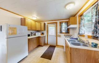 Anderson Lakeside Cabin - 4