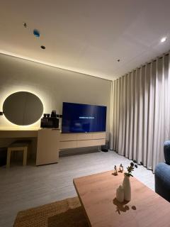 Spacious & Bright Studio with Sea View - 6