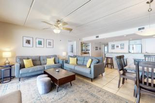 10th-Floor 3BR Beachfront Condo with Views and Pool - 0