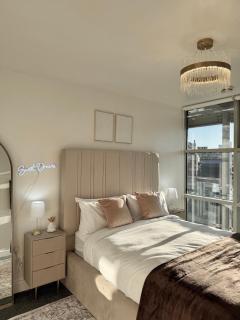 Lux 2-Bed City Centre Apartment Sleeps 6 Free Parking Balcony Near Leeds Station & Millennium Square view - 7