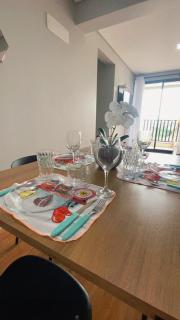 1 Suite - 1 Quarto - Elevador - Garagem - 1000mb - 5 Pessoas - Ar Condicionado - Sacada Gourmet - Ideal Para Famílias, Hospedes a Trabalho, Grupos e Pets - 9