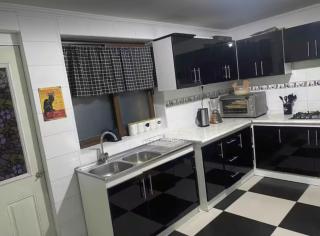 casa familiar vista a la cordillera con estacionamiento - 0