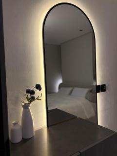 Seaside Studio with Full Kitchen & Balcony - Khobar - 9