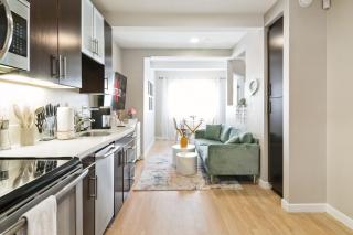 Sunny Santa Monica Retreat, Walk to Beach - 8