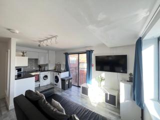 Modern 2BR Apt near NTU & City Centre-Free Parking - 6