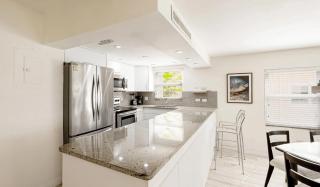 Agua Bay Premium 7Mile Beach Family Unit - 5