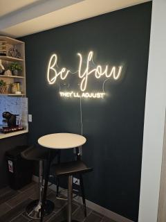 Modern Lux 2BR King Suite - Near SJO - Cinema, Pool, Gym - 7