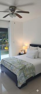 Luxury 2 Bedroom Beach Apartment - 9