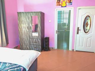 Relaxing 2-Bedroom Home Near Bojo Beach, Accra - 6