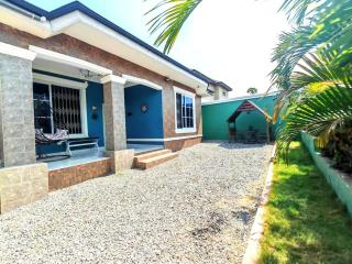 Relaxing 2-Bedroom Home Near Bojo Beach, Accra - 0