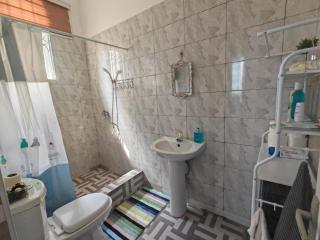 Relaxing 2-Bedroom Home Near Bojo Beach, Accra - 2