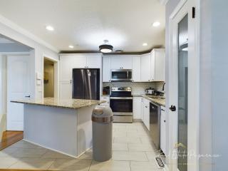 Modern Mid Century Villa 3BR 2B Stadium JaxPort Downtown - 4