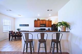 Come stay a while 3 bedroom WiFi Smart TV in every room Covered Patio Fire Pit Quiet Home on Large Lot 5 Star Super Host - 3