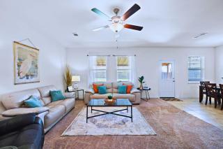 Come stay a while 3 bedroom WiFi Smart TV in every room Covered Patio Fire Pit Quiet Home on Large Lot 5 Star Super Host - Eldon - 7