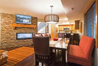 3BR Mountain Retreat Ski Hike and Private Hot Tub - 1