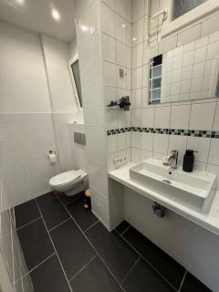 Zentrale Citywohnung mit Küche & privatem Zugang - 6