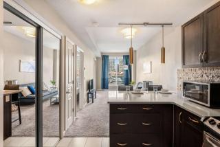 Skyline Suite Panoramic 1BR Downtown with Parking - 8