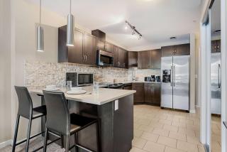 Skyline Suite Panoramic 1BR Downtown with Parking - 7