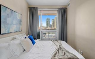 Skyline Suite Panoramic 1BR Downtown with Parking - 3