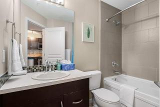 Skyline Suite Panoramic 1BR Downtown with Parking - 2